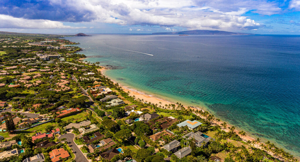 Boat sailing down the Makena coast line towards Kihei